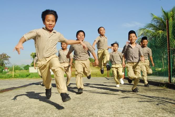 Flying_kids_from_Brunei_by_anthonyasael.jpg