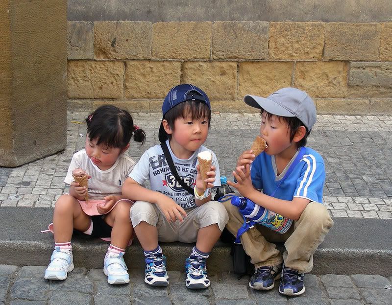 Japanese_Kids_by_Mano_San.jpg