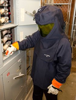  photo Arc_Flash_Suit_a5e8.jpg