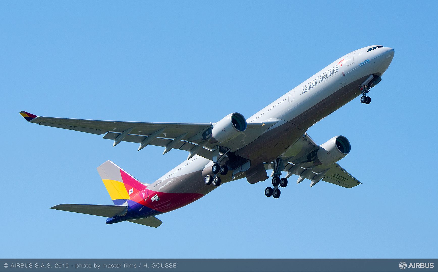 A330 300 Asiana Airline Take Off