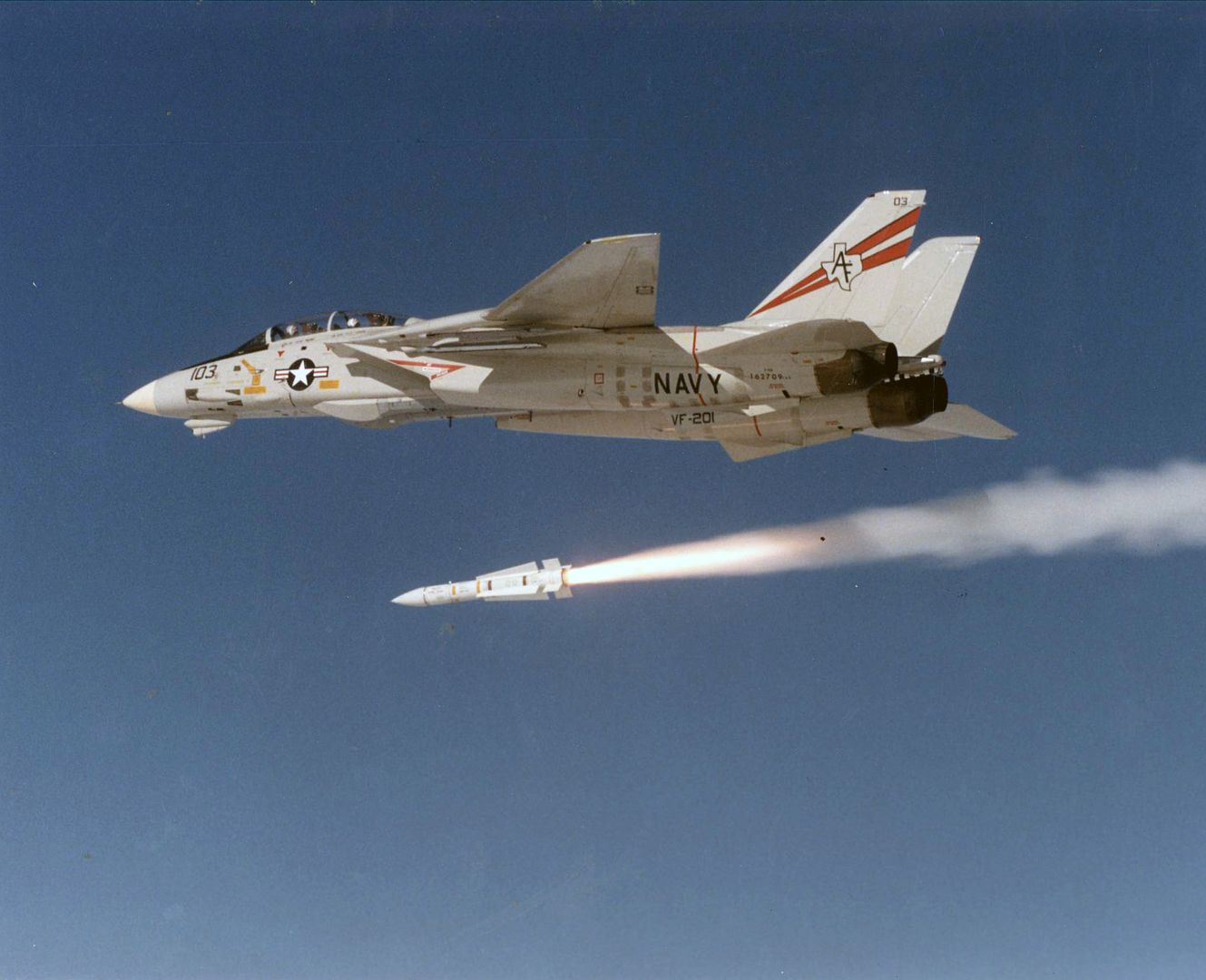 http://i262.photobucket.com/albums/ii120/Duggy009/AandA/F-14A%20Tomcat%20of%20Fighter%20Squadron%20VF%20201%20fires%20an%20AIM-54%20Phoenix.%20This%20marked%20the%20first%20warhead%20shot%20by%20a%20Naval%20Reserve%20squadron..jpg