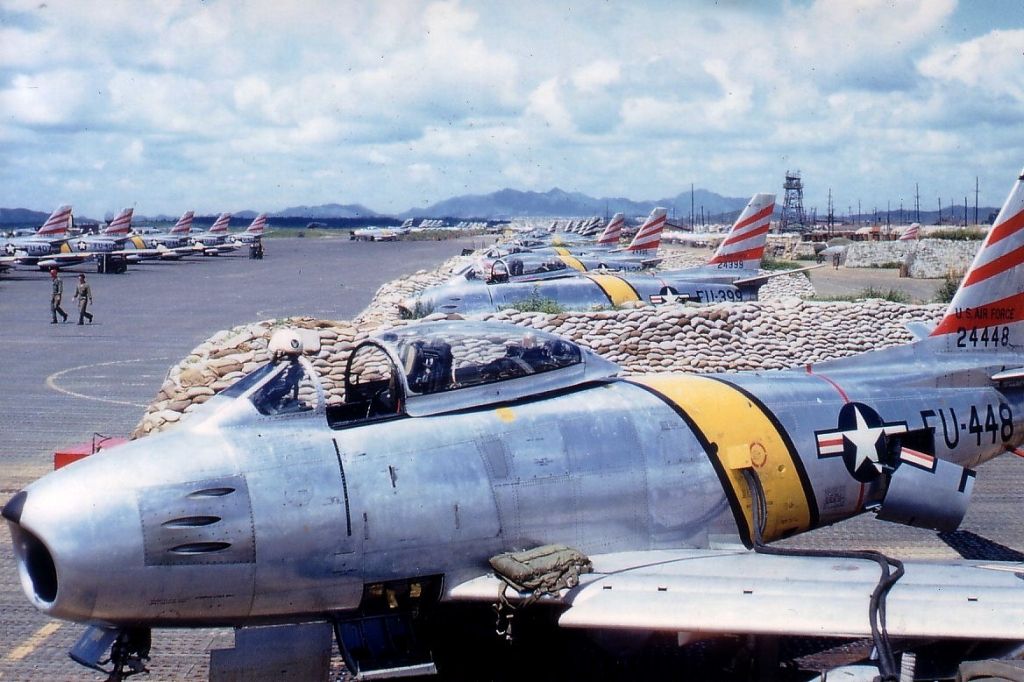 BomberSquadronPilotKorea1953