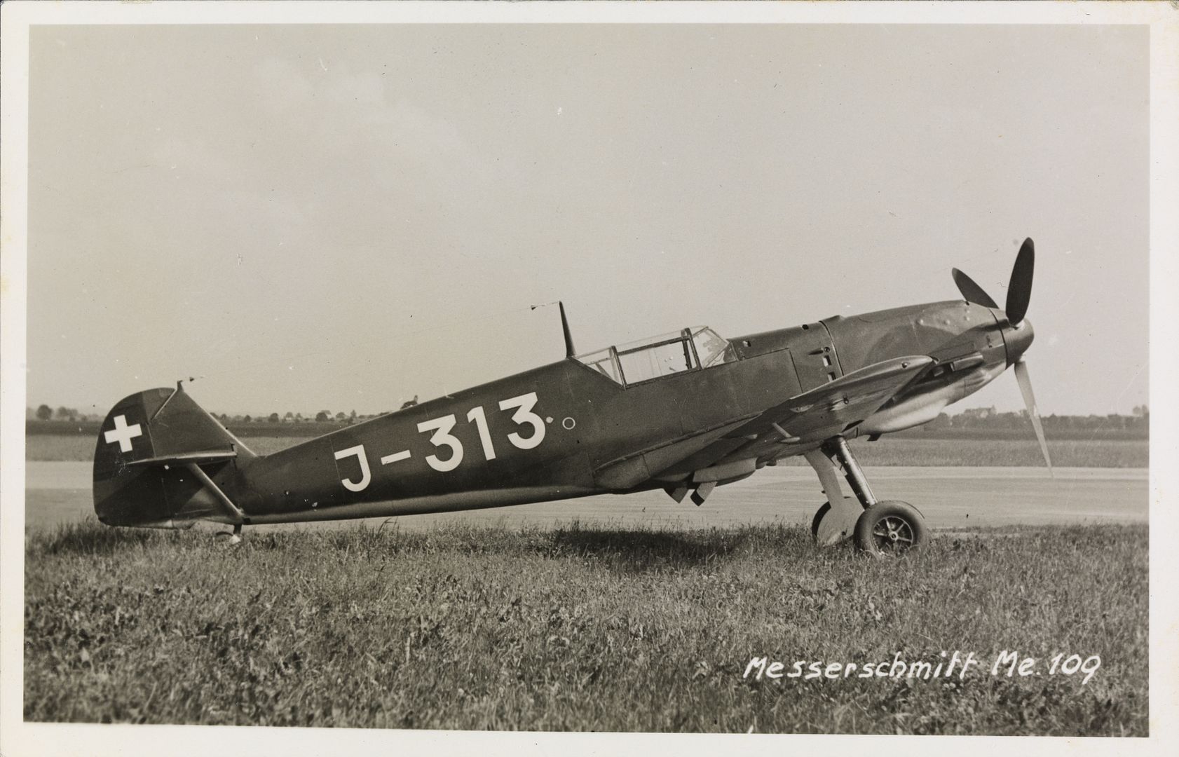 http://i262.photobucket.com/albums/ii120/Duggy009/Swiss%20109s/Messerschmitt%20Me-109%20E-3%20Emil-21.jpg