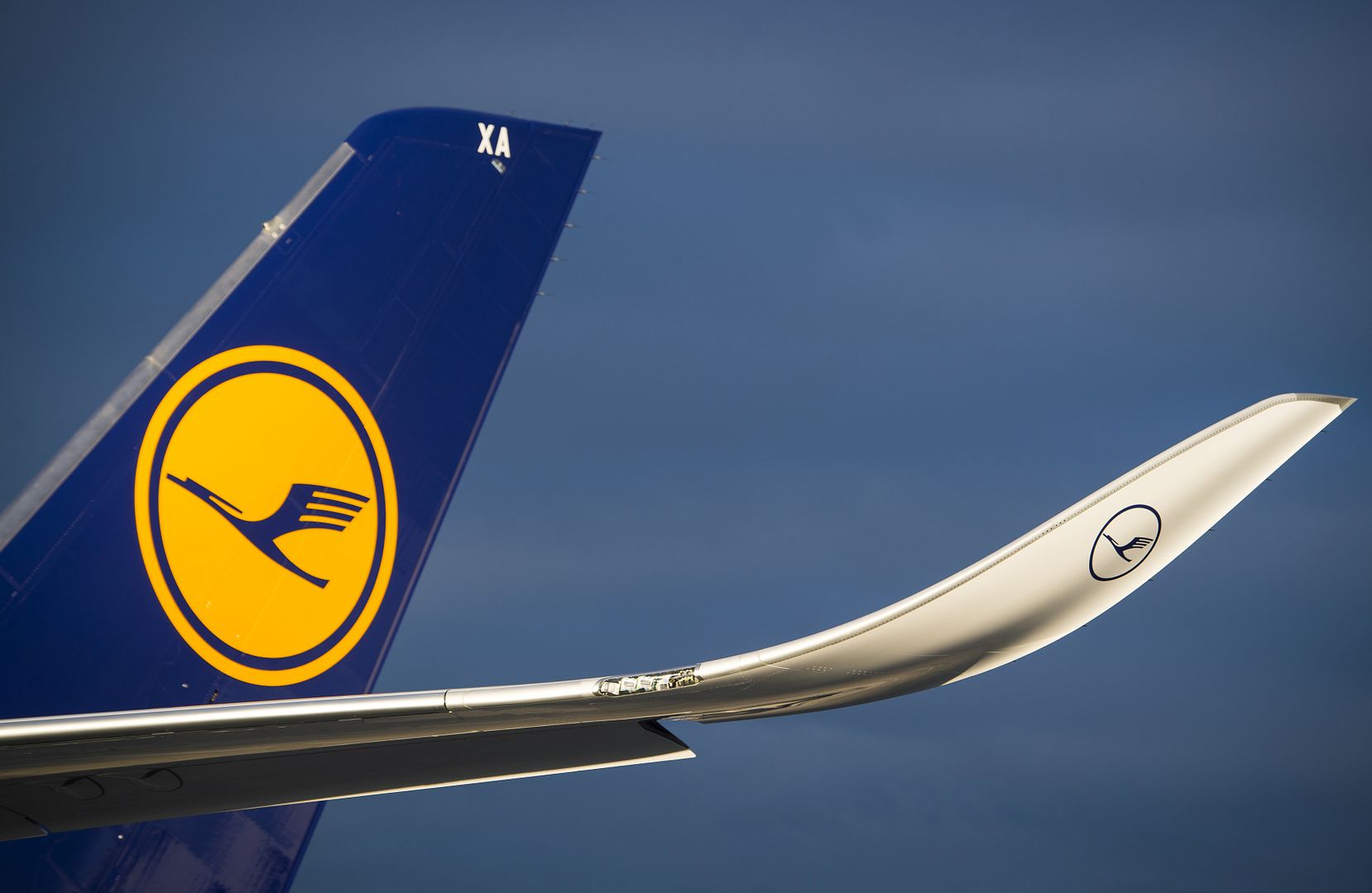 900 Lufthansa Details 5