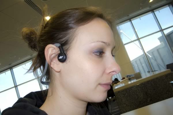 Cali-Lewis-wearing-AfterShokz-600x400.jpg