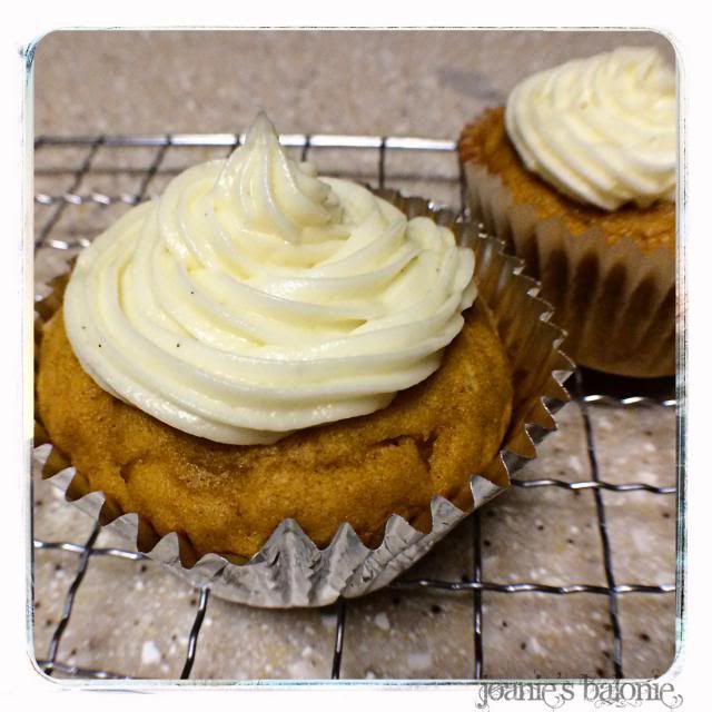 photo 18-pumpkinspicecupcakes_zpse2312440.jpg