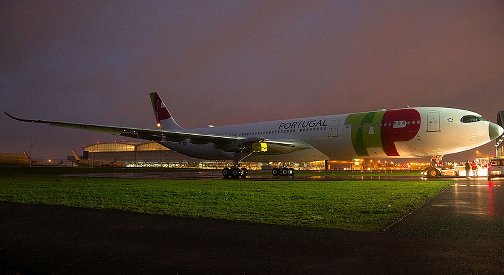 Самолет москва дюссельдорф. Airbus a330-941n - tap Air Portugal. Португалия из самолета. Лиссабон самолет. Португальские авиалинии.