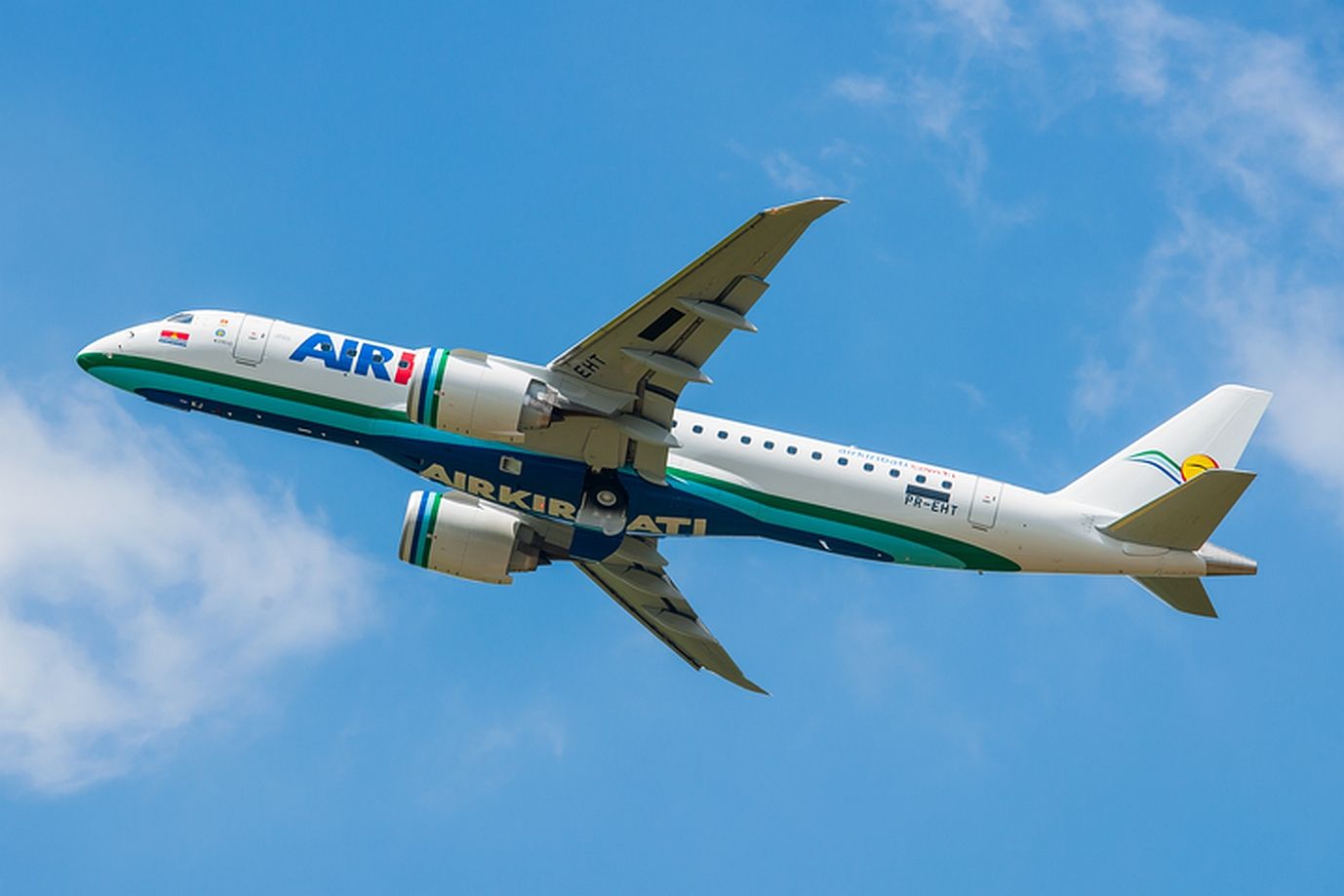 Embraer e190. Эмбраер e190-e2. Embraer 190 e2. Air Astana Embraer e190-e2.
