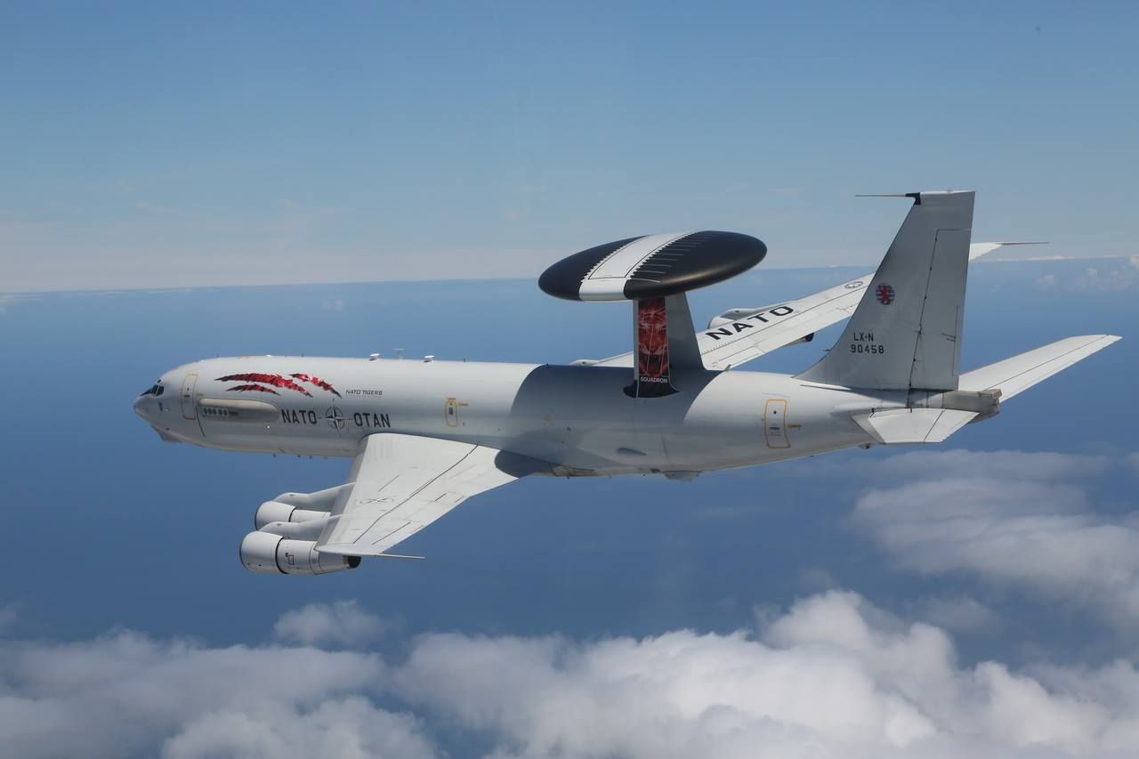 Авакс самолет. Самолет AWACS E-3a Sentry. Самолет ДРЛО АВАКС. E-3 Sentry AWACS. Самолёт разведчик АВАКС.