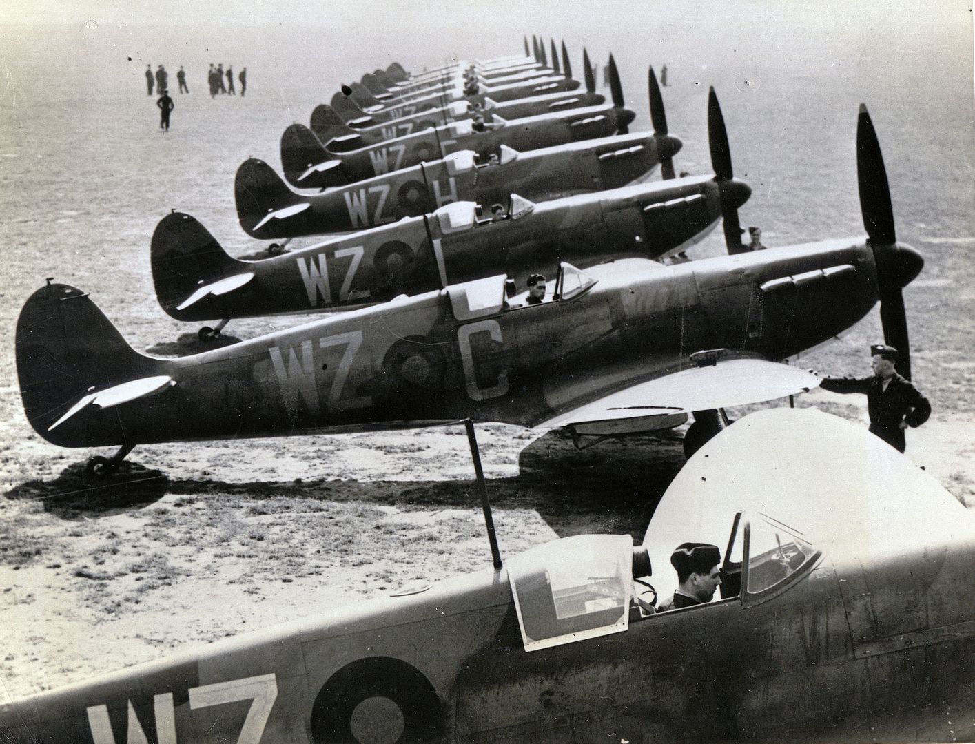 Spitfires Mk. I No. 19 Squadron in Duxford..jpg Photo by Duggy009 ...