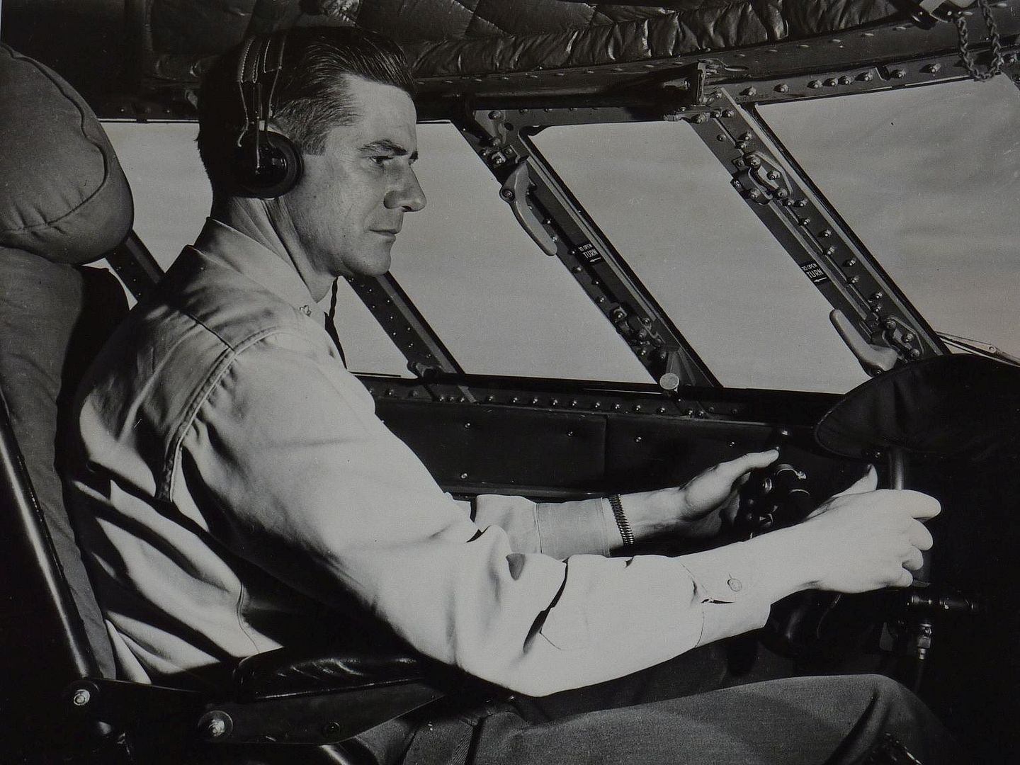 Lockheed R6V Constitution / USAAF / USN Library / Forums - Axis and ...