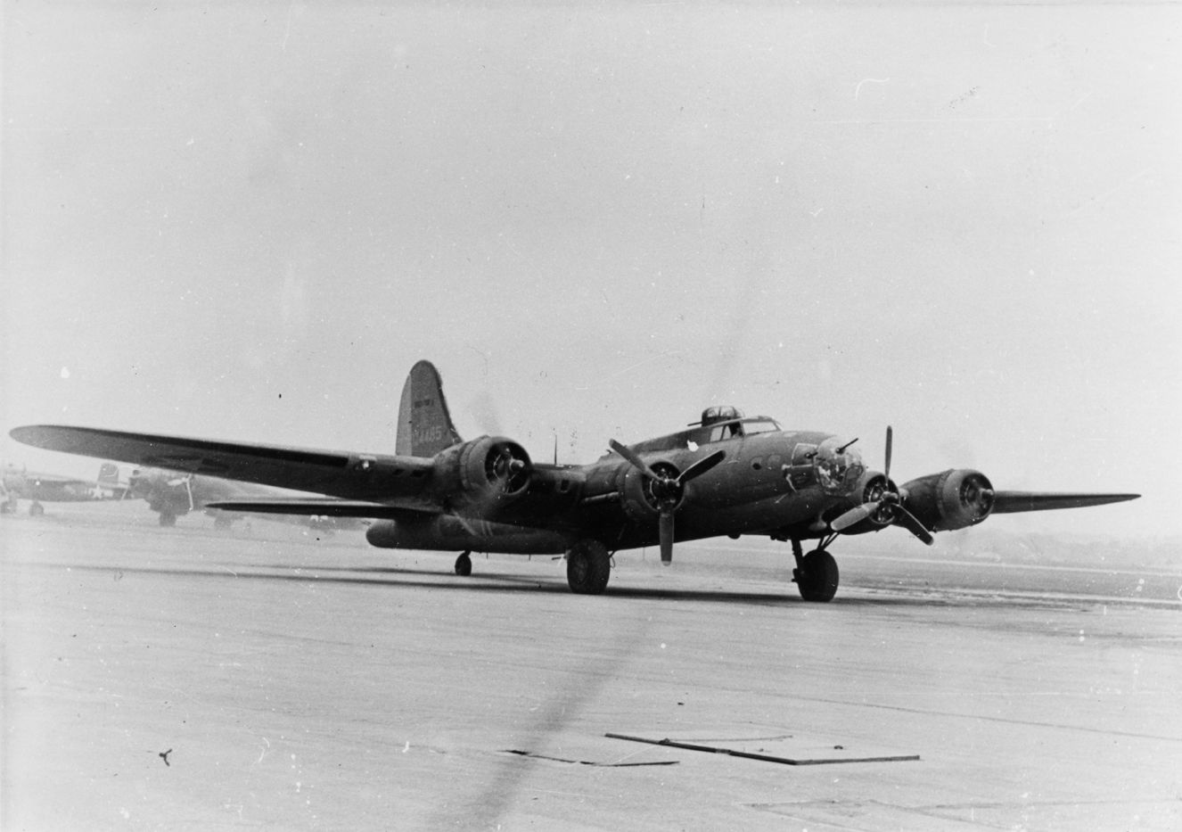 B-17 Flying Fortress serial number 41-24485 nicknamed Memphis Belle of ...