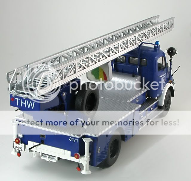 Schuco 1 18 Mercedes Truck L322 Aerial Expendable Ladder THW Blue 