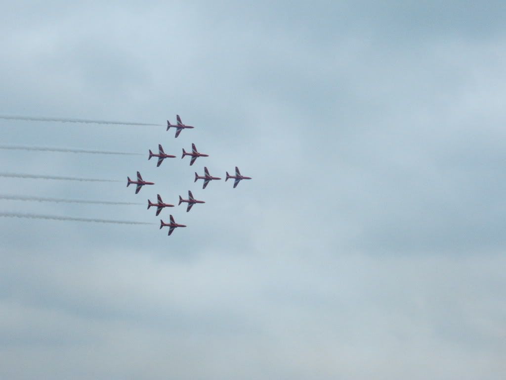 https://i262.photobucket.com/albums/ii94/GeneralArnott/RedArrows.jpg